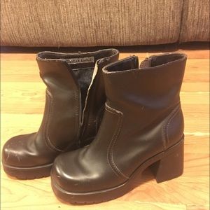 American Eagle brown boots 💕